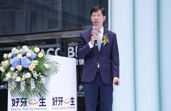 泰康保险集团管委会成员、泰康拜博口腔首席执行官陈宏华致辞