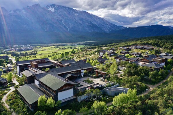 雪山酒店整体外观